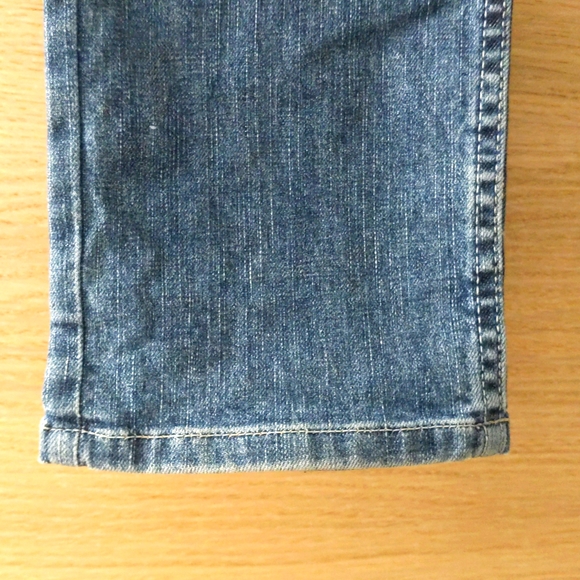 Distressed Guess Jeans, size 32, skinny leg - Picture 4 of 8
